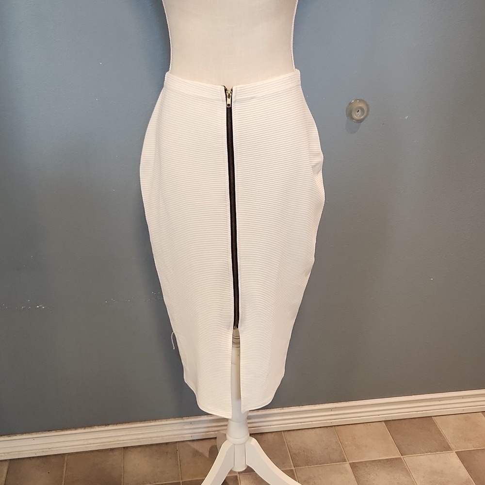 Boohoo ribbed zipper front wide hips, midi skirt